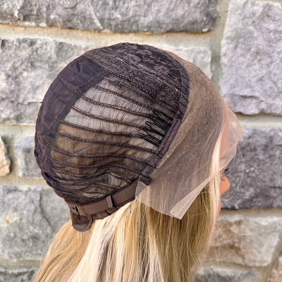 Gorgeous Premium Fiber Ombre Blonde Mix Wig with a Versatile 13x3 Lace Front - Picture 4 of 11